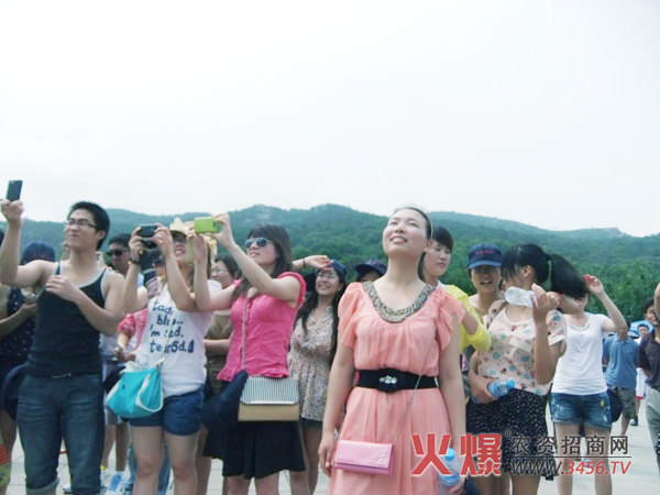 海邊游玩,我們都把生活的壓力工作的煩惱拋開