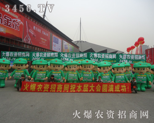 �𱬾Gɫ܊�b��(zh��n)ʿչ�_��һ��(ch��ng)���ڄ�����ƴ��ʢ��