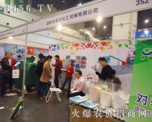 澤國(guó)化工機(jī)械在會(huì)上迎接著眾人的檢閱