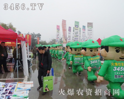 �ɐ۵����ނ�����΢Ц���^������Ⱥչʾ��ů